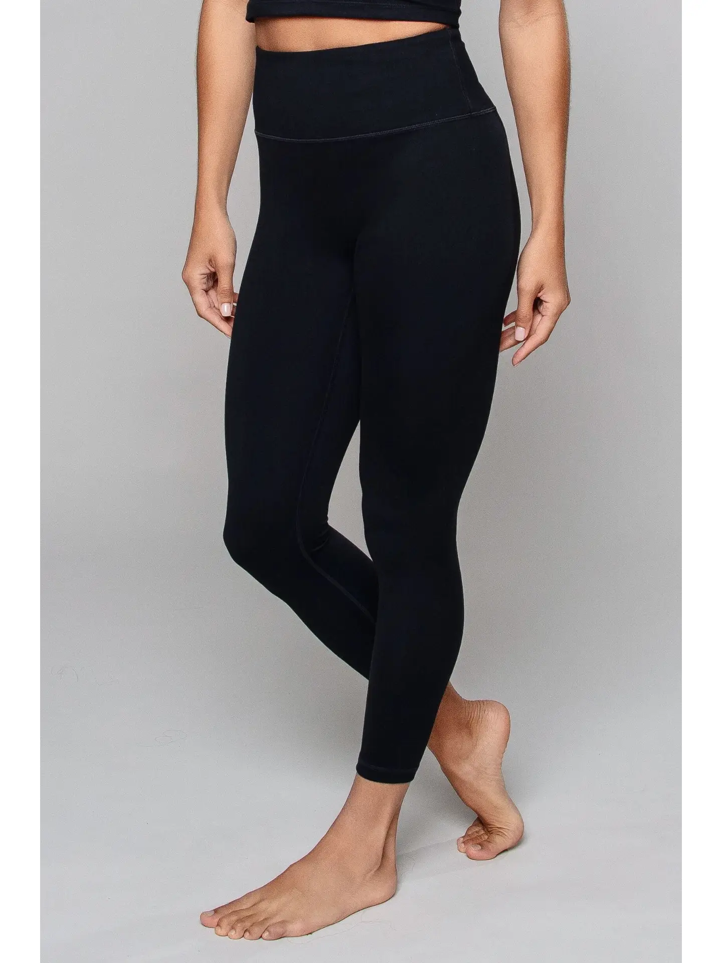 Born Nouli — Airsoft High Waisted Seamless 7/8 Legging Black